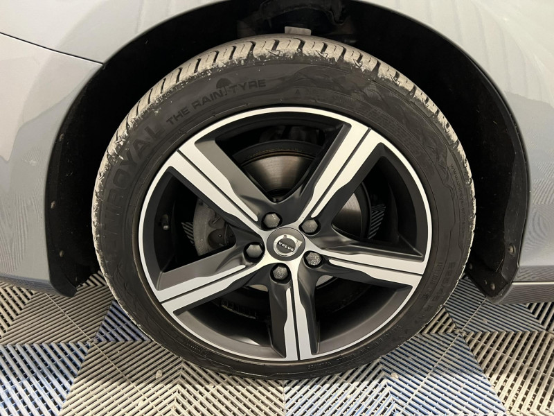 Photo 19 de l'offre de VOLVO V40 D2 AdBlue 120 ch R-Design à 16990€ chez VL Auto