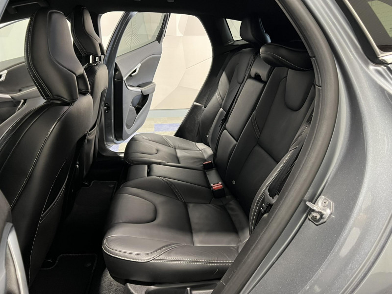 Photo 9 de l'offre de VOLVO V40 D2 AdBlue 120 ch R-Design à 16990€ chez VL Auto