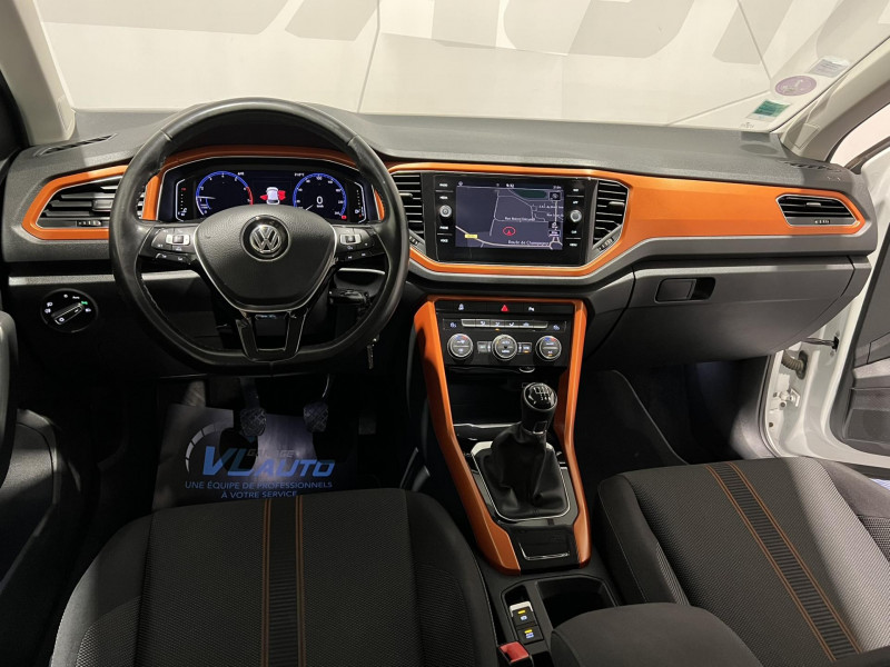 Photo 15 de l'offre de VOLKSWAGEN T-ROC 1.0 TSI 115 Start/Stop BVM6 Lounge à 13990€ chez VL Auto