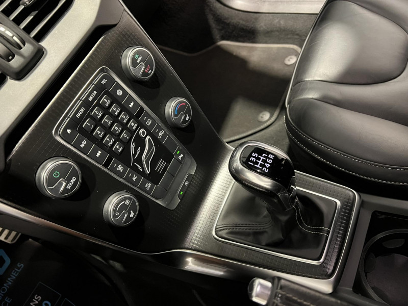 Photo 14 de l'offre de VOLVO V40 D2 AdBlue 120 ch R-Design à 16990€ chez VL Auto