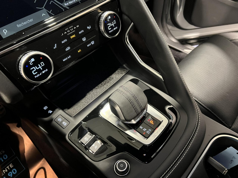 Photo 14 de l'offre de JAGUAR E-PACE P300e ch PHEV AWD BVA R-Dynamic SE à 37490€ chez VL Auto