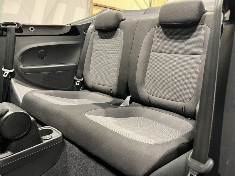 Photo 8 de l'offre de VOLKSWAGEN COCCINELLE CABRIOLET 1.6 TDI 105 FAP Vintage à 13990€ chez VL Auto