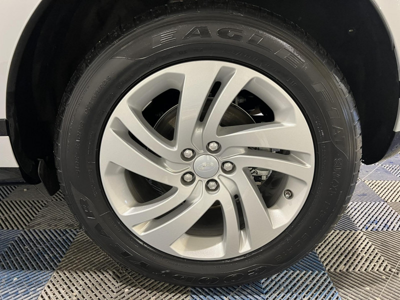 Photo 19 de l'offre de LAND-ROVER RANGE ROVER EVOQUE Mark II P200 FLEXFUEL MHEV AWD BVA9 R-Dynamic S à 32990€ chez VL Auto