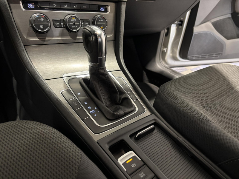 Photo 9 de l'offre de VOLKSWAGEN GOLF 1.2 TSI 105 BlueMotion Technology Confortline DSG7 à 12490€ chez VL Auto