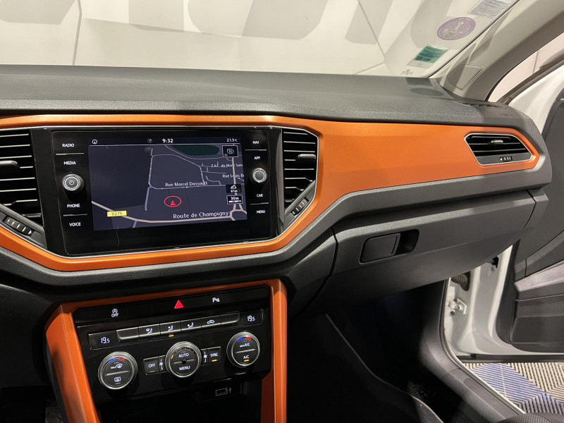 Photo 11 de l'offre de VOLKSWAGEN T-ROC 1.0 TSI 115 Start/Stop BVM6 Lounge à 13990€ chez VL Auto