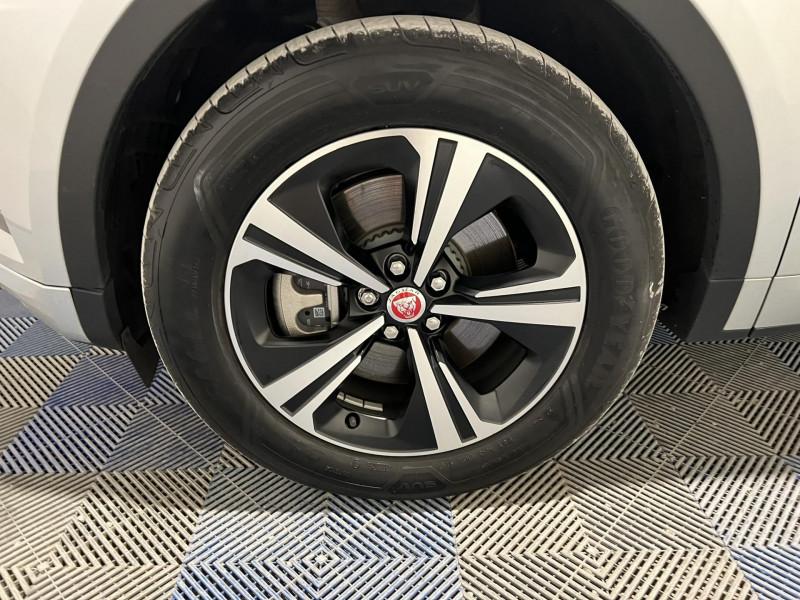 Photo 20 de l'offre de JAGUAR E-PACE P300e ch PHEV AWD BVA R-Dynamic SE à 37490€ chez VL Auto