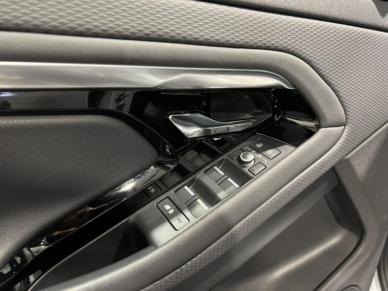 Photo 22 de l'offre de LAND-ROVER RANGE ROVER EVOQUE Mark II P200 FLEXFUEL MHEV AWD BVA9 R-Dynamic S à 32990€ chez VL Auto