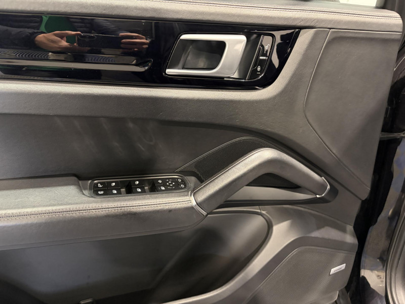 Photo 22 de l'offre de PORSCHE CAYENNE E-Hybrid 3.0 V6 462 ch Tiptronic BVA S à 52990€ chez VL Auto