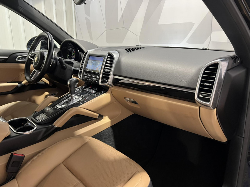 Photo 8 de l'offre de PORSCHE CAYENNE 3.0 V6 416 ch S E-Hybrid Tiptronic BVA à 34990€ chez VL Auto