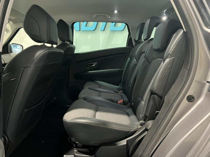 Photo 8 de l'offre de RENAULT GRAND SCENIC TCe 140 FAP EDC  Intens 7 Places à 22990€ chez VL Auto