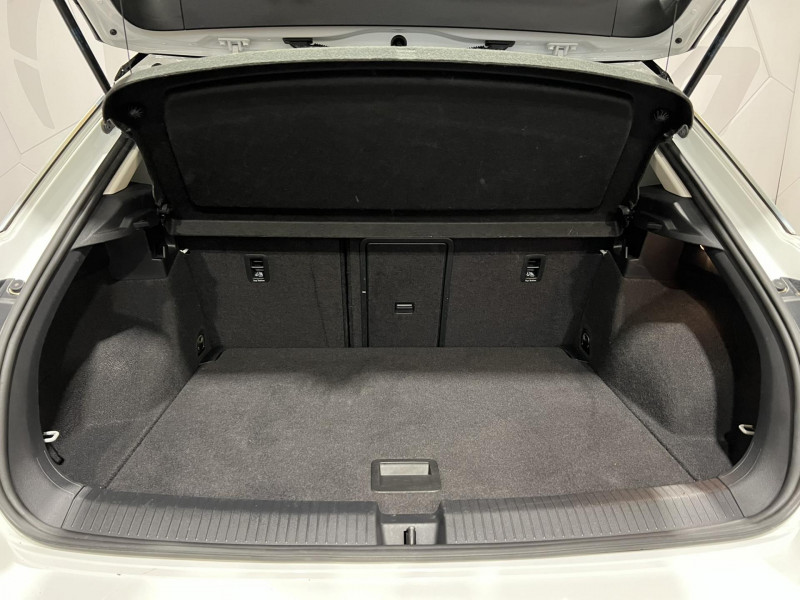 Photo 10 de l'offre de VOLKSWAGEN T-ROC 1.0 TSI 115 Start/Stop BVM6 Lounge à 13990€ chez VL Auto