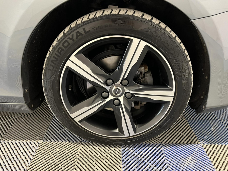 Photo 18 de l'offre de VOLVO V40 D2 AdBlue 120 ch R-Design à 16990€ chez VL Auto