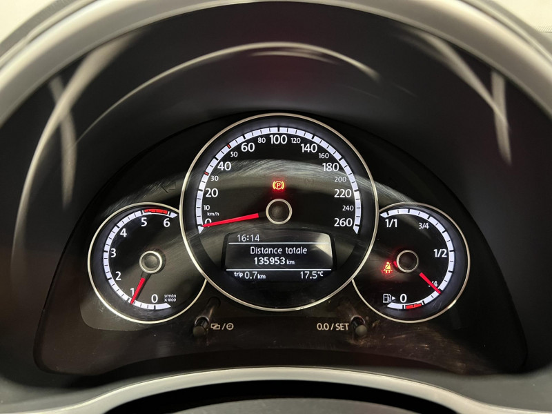 Photo 11 de l'offre de VOLKSWAGEN COCCINELLE CABRIOLET 1.6 TDI 105 FAP Vintage à 13990€ chez VL Auto