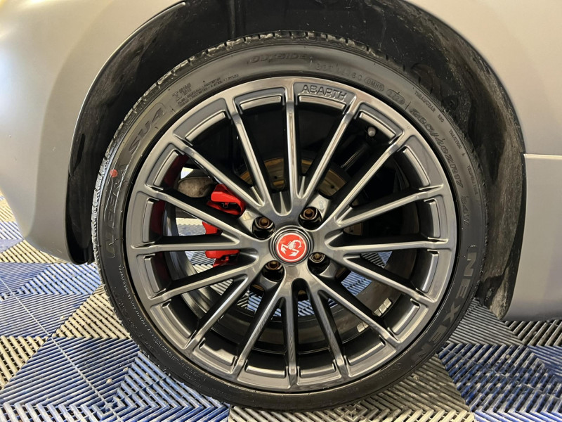 Photo 16 de l'offre de ABARTH 500c Cabriolet 595 1.4 Turbo 16V T-Jet 180 ch BVM5 Competizione à 22490€ chez VL Auto