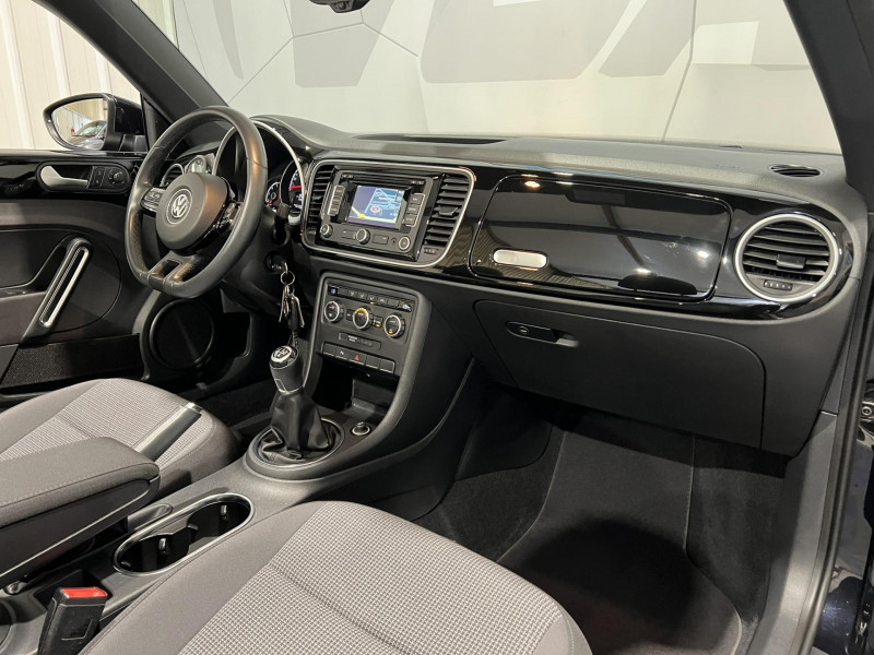 Photo 8 de l'offre de VOLKSWAGEN COCCINELLE CABRIOLET 1.6 TDI 105 FAP Vintage à 16990€ chez VL Auto