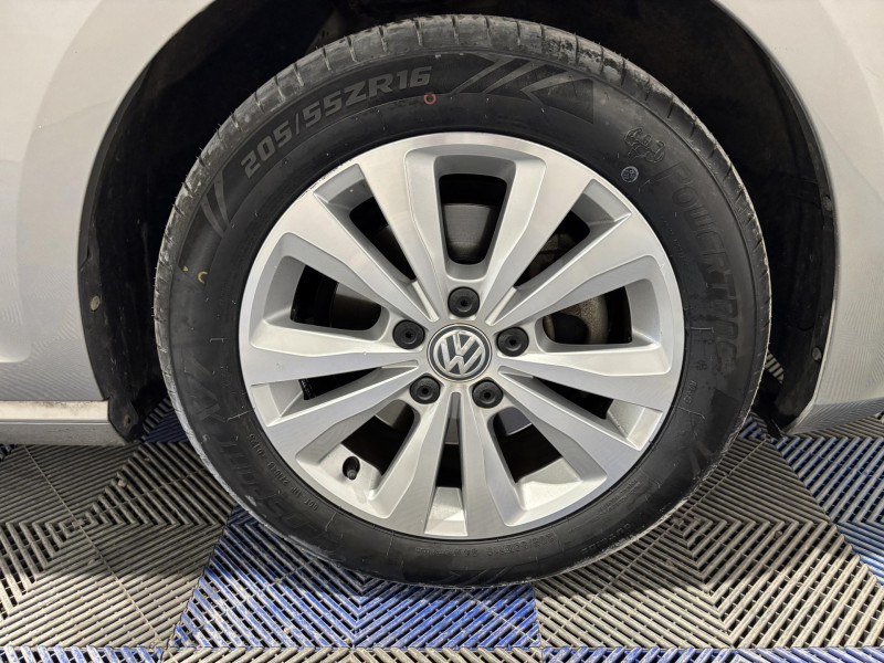 Photo 16 de l'offre de VOLKSWAGEN GOLF 1.2 TSI 105 BlueMotion Technology Confortline DSG7 à 12490€ chez VL Auto