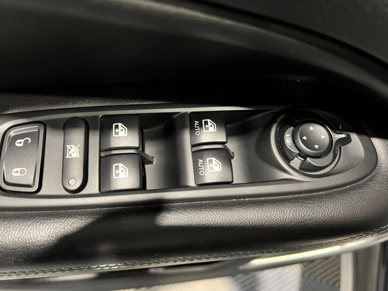 Photo 22 de l'offre de JEEP COMPASS 1.3 PHEV T4 240 ch 4xe eAWD S à 21490€ chez VL Auto