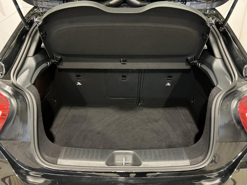 Photo 10 de l'offre de MERCEDES-BENZ CLASSE A 250 7G-DCT WhiteArt Edition à 22990€ chez VL Auto