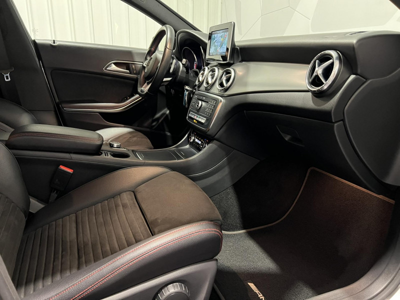 Photo 8 de l'offre de MERCEDES-BENZ CLA SHOOTING BRAKE 180 7-G DCT Fascination à 19990€ chez VL Auto