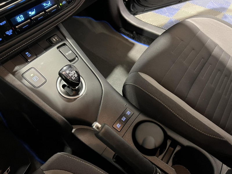 Photo 13 de l'offre de TOYOTA AURIS Hybride 136h Dynamic à 14990€ chez VL Auto