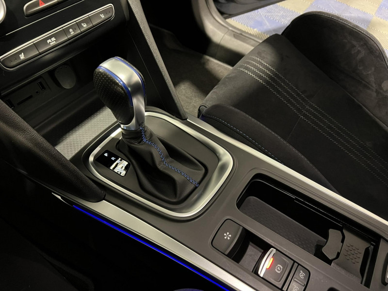 Photo 14 de l'offre de RENAULT MEGANE  IV Berline TCe 205 Energy EDC GT à 18490€ chez VL Auto