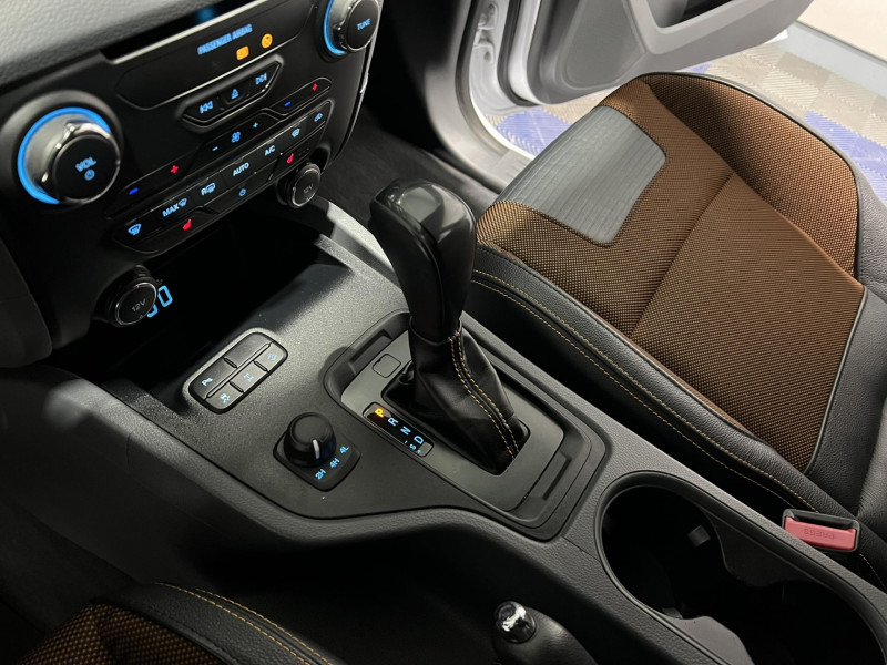 Photo 13 de l'offre de FORD RANGER Double Cabine 3.2 TDCi 200 4X4 BVA6 WILDTRAK à 30990€ chez VL Auto