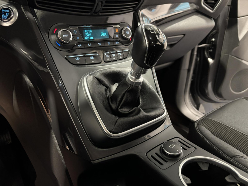 Photo 9 de l'offre de FORD KUGA 1.5 EcoBoost 150 S&S 4x2 BVM6 Titanium à 13490€ chez VL Auto