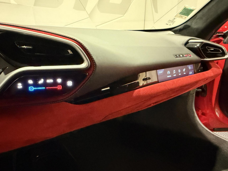 Photo 15 de l'offre de FERRARI 296 GTB  3.0 Turbo V6 Hybride 830 ch à 269990€ chez VL Auto