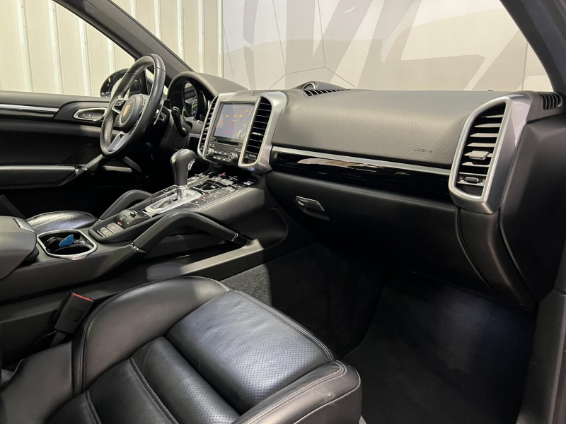 Photo 8 de l'offre de PORSCHE CAYENNE 3.0 V6 416 ch S E-Hybrid Tiptronic BVA à 37990€ chez VL Auto