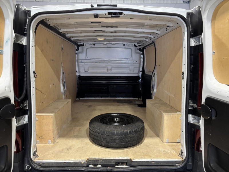 Photo 10 de l'offre de RENAULT TRAFIC FGN L2H1 1300 KG DCI 120 GRAND CONFORT * 14575 HT à 17490€ chez VL Auto