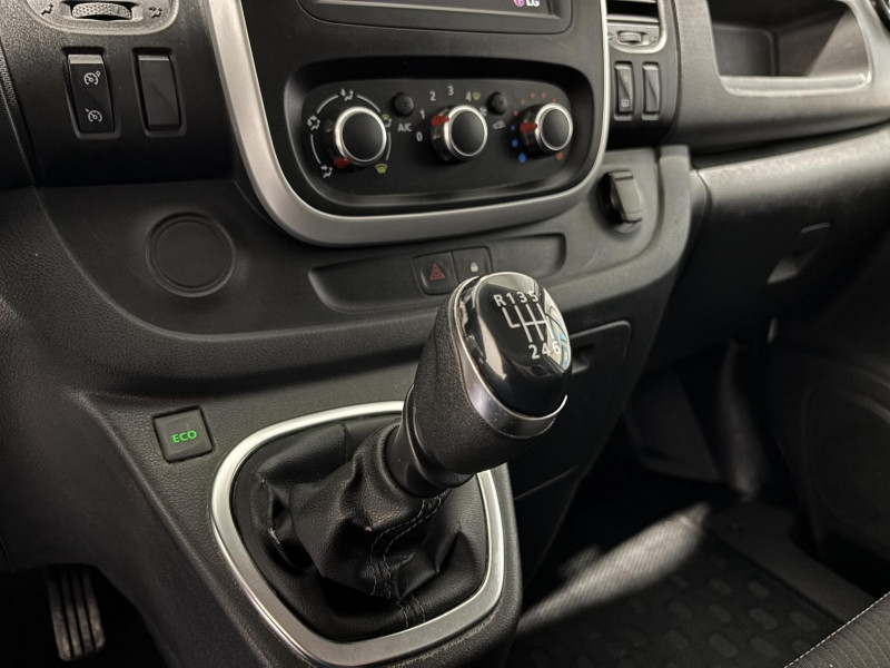 Photo 14 de l'offre de RENAULT TRAFIC FGN L2H1 1300 KG DCI 120 GRAND CONFORT * 14575 HT à 17490€ chez VL Auto