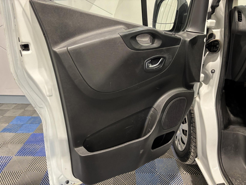 Photo 11 de l'offre de RENAULT TRAFIC FGN L2H1 1300 KG DCI 120 GRAND CONFORT * 14575 HT à 17490€ chez VL Auto