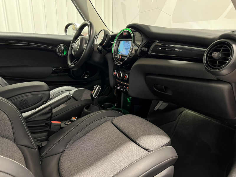 Photo 8 de l'offre de MINI MINI 3 Portes Cooper 136 ch BVA7 à 17490€ chez VL Auto