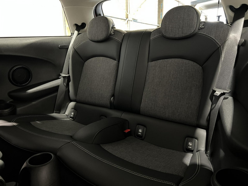 Photo 9 de l'offre de MINI MINI 3 Portes Cooper 136 ch BVA7 à 17490€ chez VL Auto