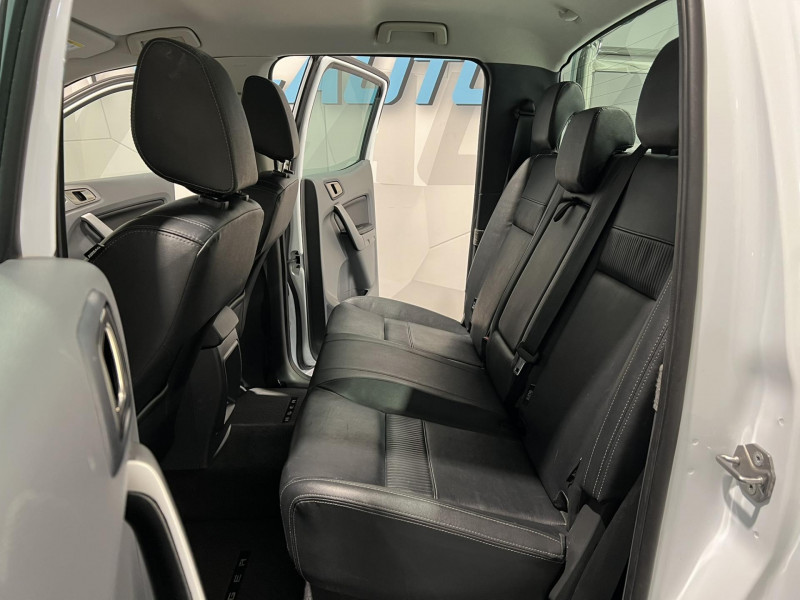 Photo 9 de l'offre de FORD RANGER DOUBLE CABINE 3.2 TDCi 200 4X4 BVA6 LIMITED à 23990€ chez VL Auto