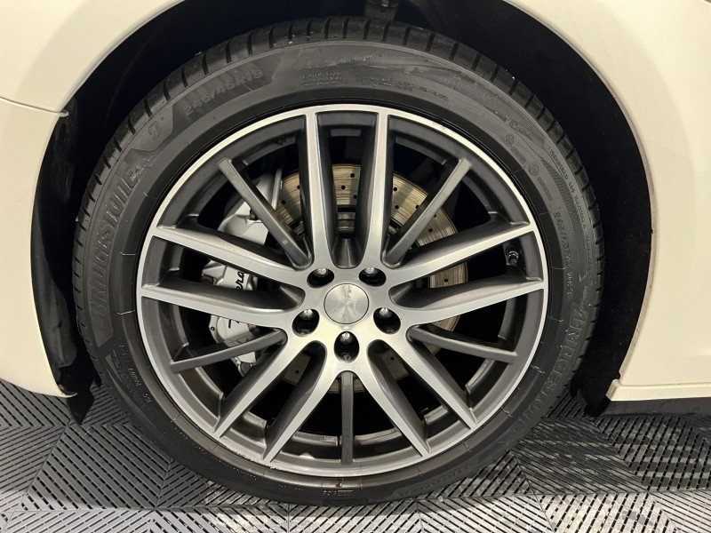 Photo 20 de l'offre de MASERATI GHIBLI 3.0 V6 330 BVA à 27990€ chez VL Auto