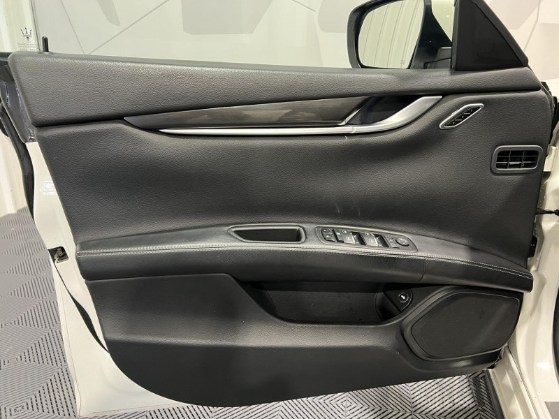 Photo 21 de l'offre de MASERATI GHIBLI 3.0 V6 330 BVA à 27990€ chez VL Auto