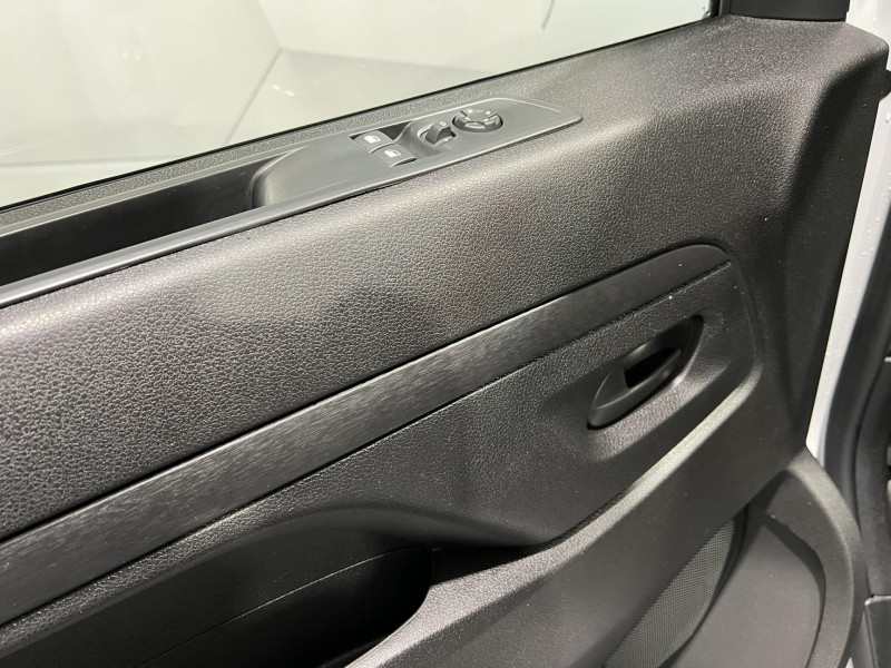 Photo 23 de l'offre de TOYOTA PROACE COMBI Long 2.0L 140 D-4D Dynamic à 29990€ chez VL Auto