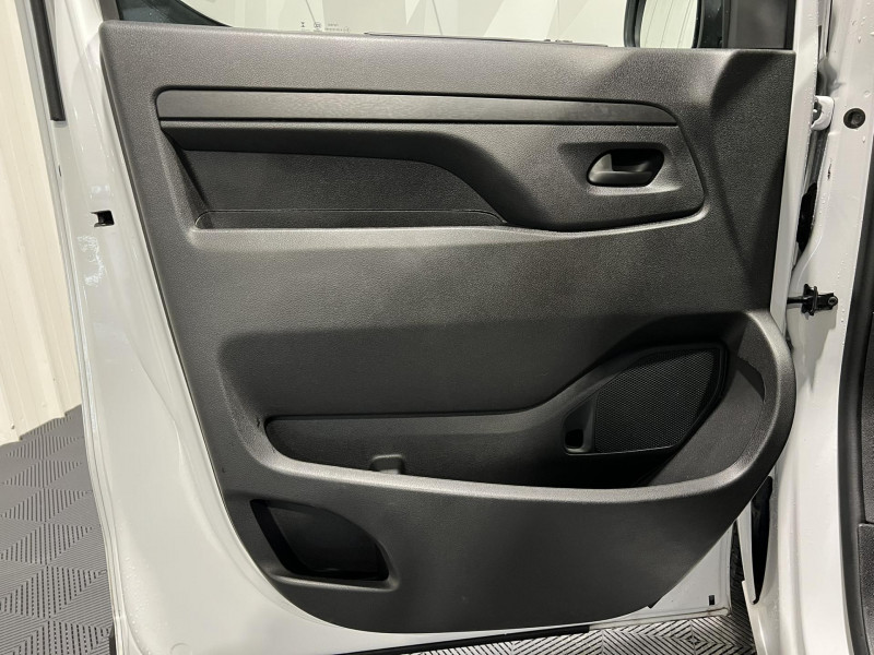 Photo 22 de l'offre de TOYOTA PROACE COMBI Long 2.0L 140 D-4D Dynamic à 29990€ chez VL Auto