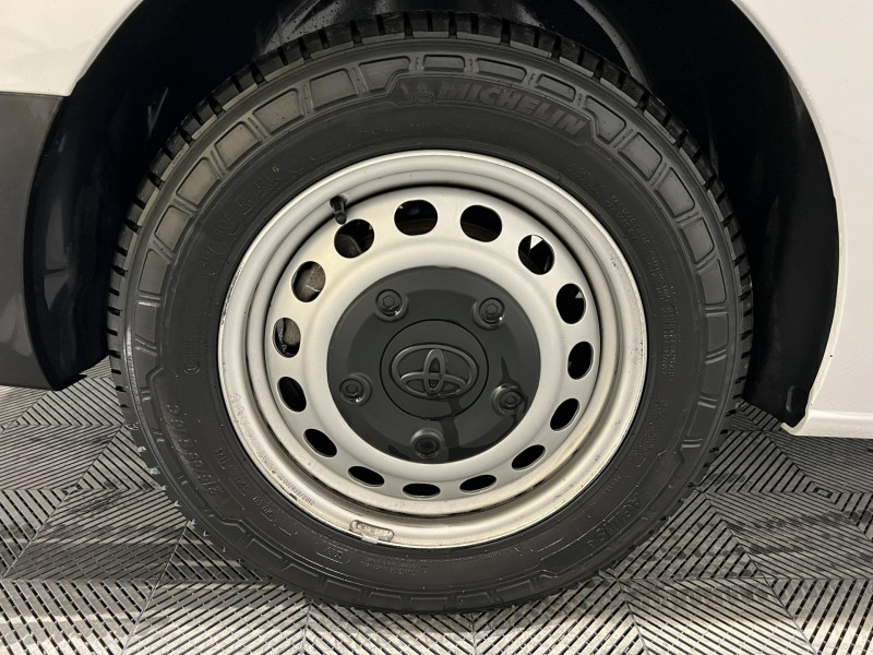 Photo 18 de l'offre de TOYOTA PROACE COMBI Long 2.0L 140 D-4D Dynamic à 29990€ chez VL Auto