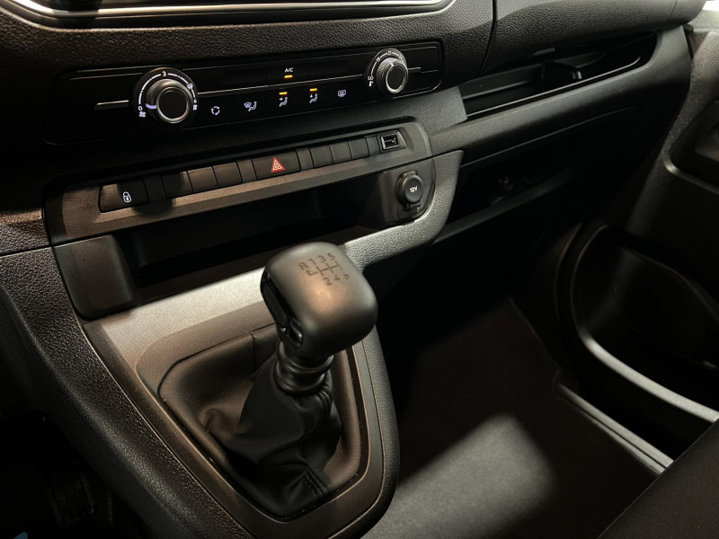 Photo 15 de l'offre de TOYOTA PROACE COMBI Long 2.0L 140 D-4D Dynamic à 29990€ chez VL Auto