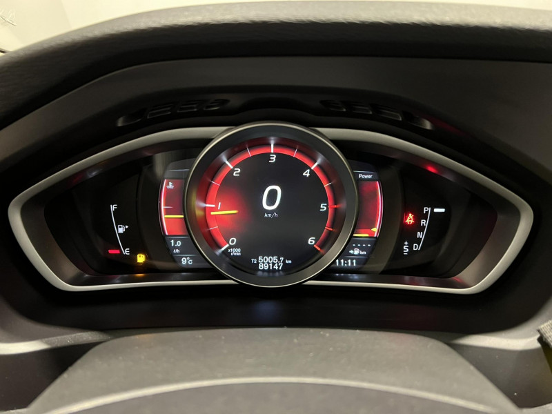Photo 11 de l'offre de VOLVO V40 D2 AdBlue 120 ch Geartronic 6 SIGNATURE EDITION à 16490€ chez VL Auto