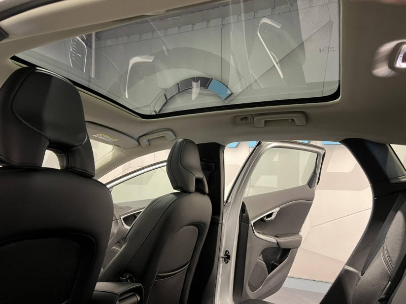 Photo 16 de l'offre de VOLVO V40 D2 AdBlue 120 ch Geartronic 6 SIGNATURE EDITION à 16490€ chez VL Auto