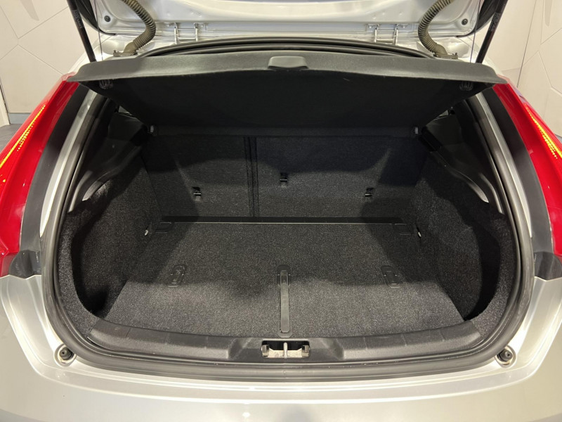 Photo 10 de l'offre de VOLVO V40 D2 AdBlue 120 ch Geartronic 6 SIGNATURE EDITION à 16490€ chez VL Auto