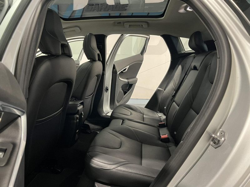 Photo 9 de l'offre de VOLVO V40 D2 AdBlue 120 ch Geartronic 6 SIGNATURE EDITION à 16490€ chez VL Auto