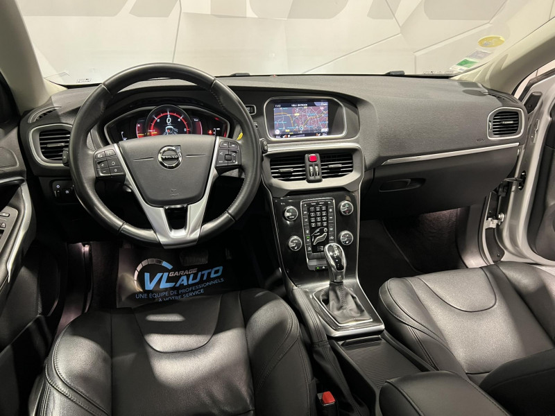 Photo 14 de l'offre de VOLVO V40 D2 AdBlue 120 ch Geartronic 6 SIGNATURE EDITION à 16490€ chez VL Auto