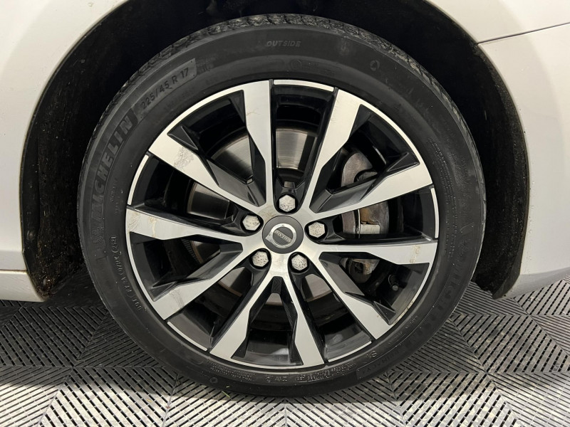 Photo 17 de l'offre de VOLVO V40 D2 AdBlue 120 ch Geartronic 6 SIGNATURE EDITION à 16490€ chez VL Auto
