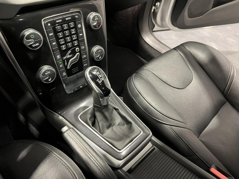 Photo 13 de l'offre de VOLVO V40 D2 AdBlue 120 ch Geartronic 6 SIGNATURE EDITION à 16490€ chez VL Auto