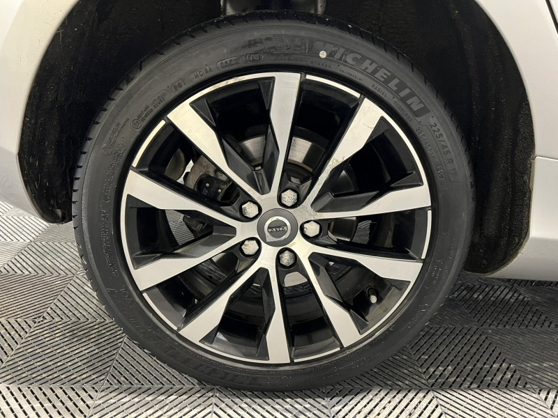 Photo 18 de l'offre de VOLVO V40 D2 AdBlue 120 ch Geartronic 6 SIGNATURE EDITION à 16490€ chez VL Auto
