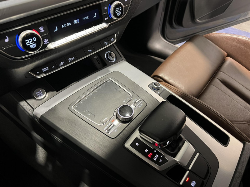 Photo 13 de l'offre de AUDI Q5  50 TFSI e 299 S tronic 7 Quattro Design à 30990€ chez VL Auto
